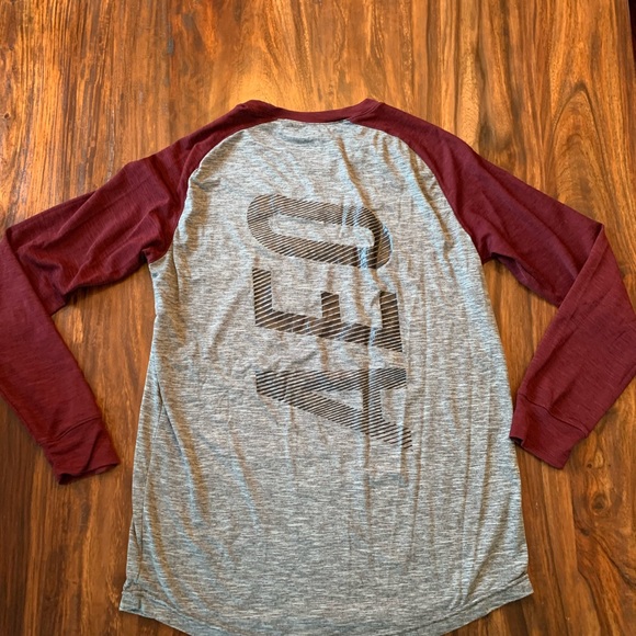 American Eagle Shirt Mens XS XSmall Grey Burgundy 360 Extreme Flex Long Sleeve - Picture 4 of 4